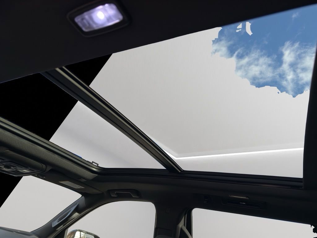 Used 2021 Chevrolet Tahoe High Country w/ Premium Package image 18