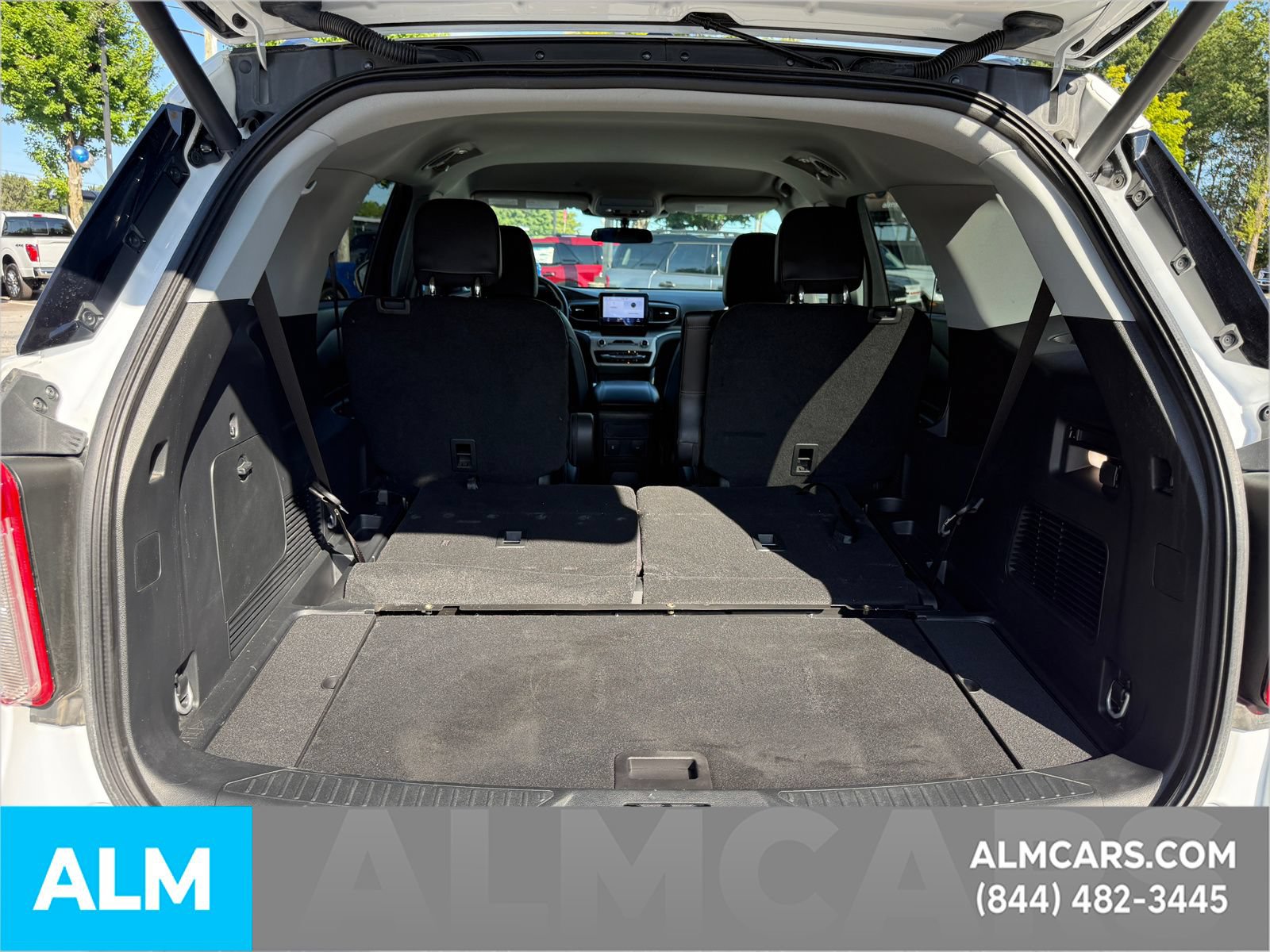 Used 2023 Ford Explorer XLT w/ Equipment Group 202A RWD image 10
