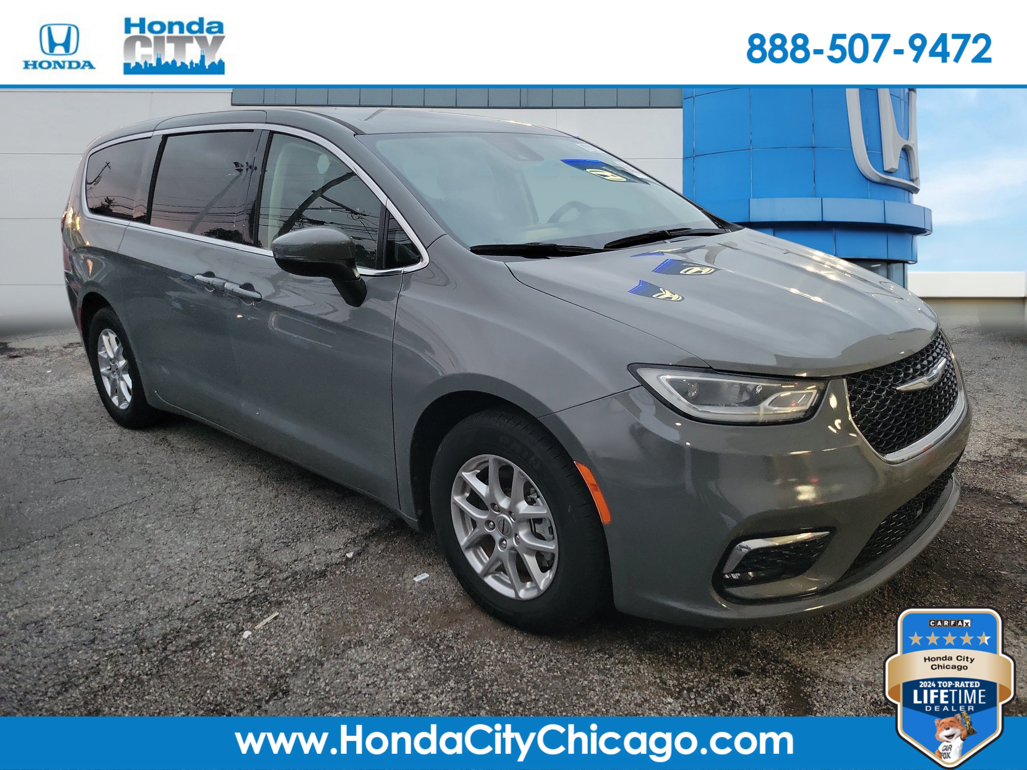 Used 2023 Chrysler Pacifica Touring-L FWD video 1