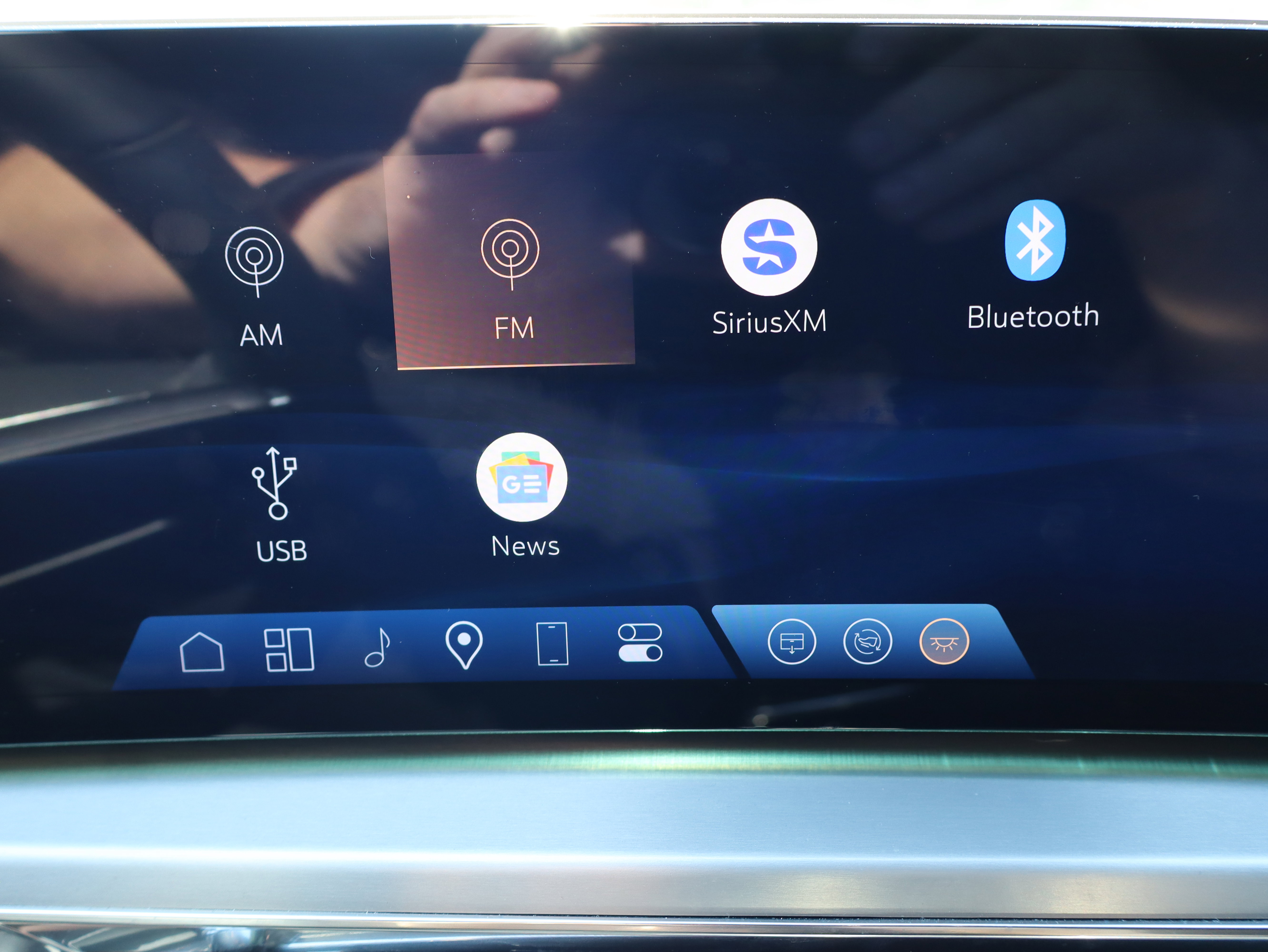 Used 2024 Cadillac Lyriq Luxury RWD image 34