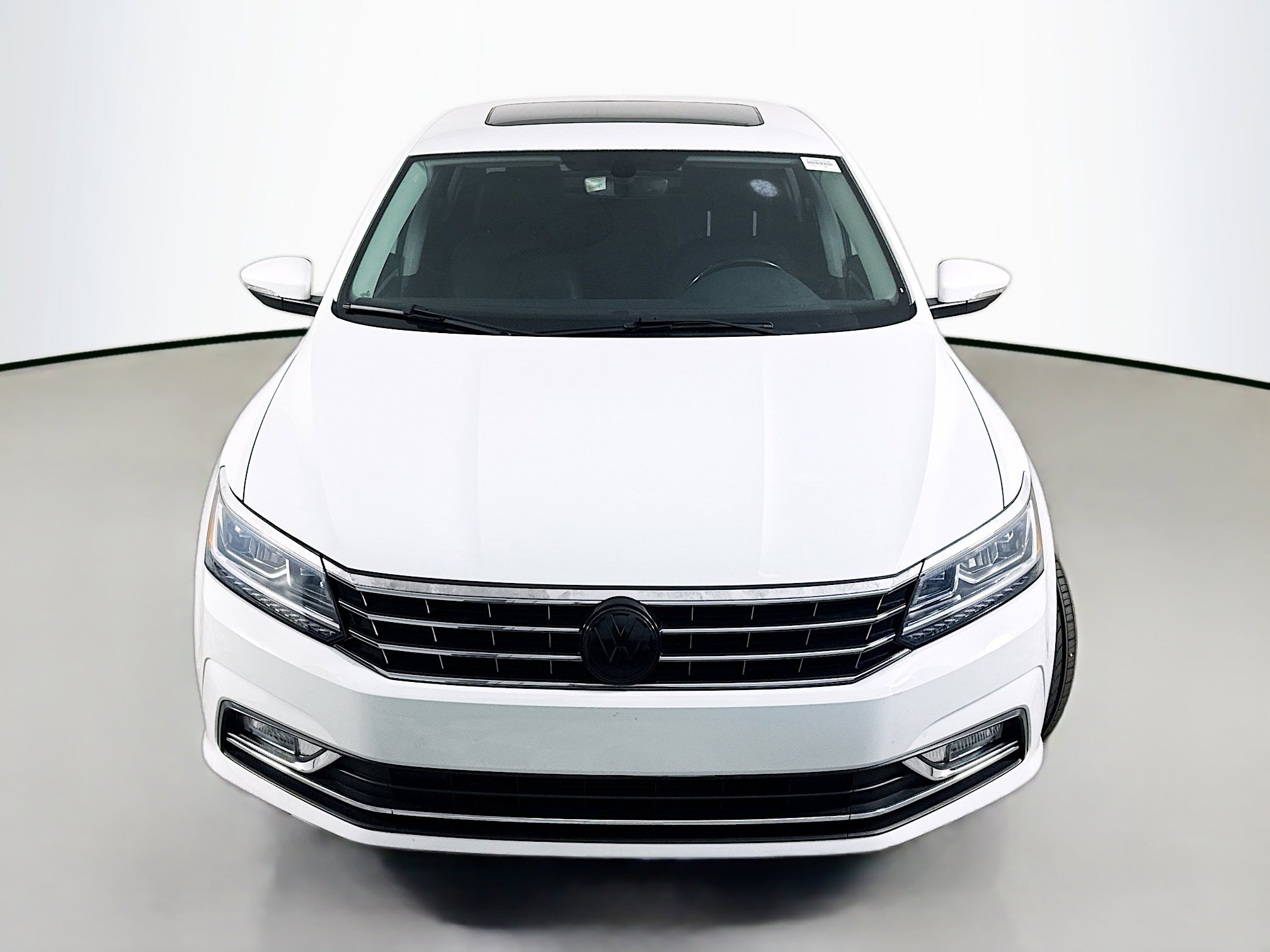 Used 2016 Volkswagen Passat 1.8T SE w/ Lighting Package image 2