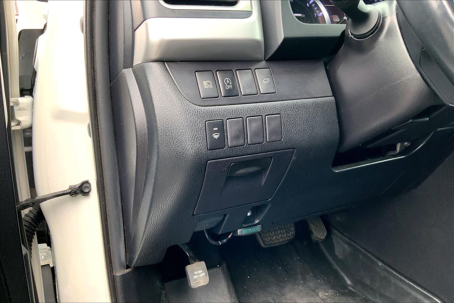 Used 2019 Toyota Highlander SE FWD image 33