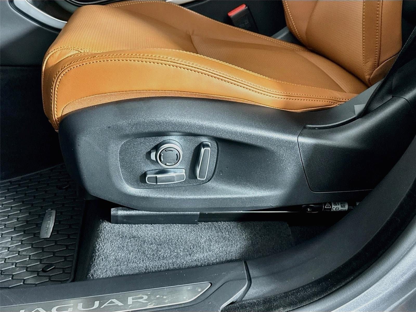 New 2026 Jaguar F-PACE R-Dynamic S AWD/4WD image 22