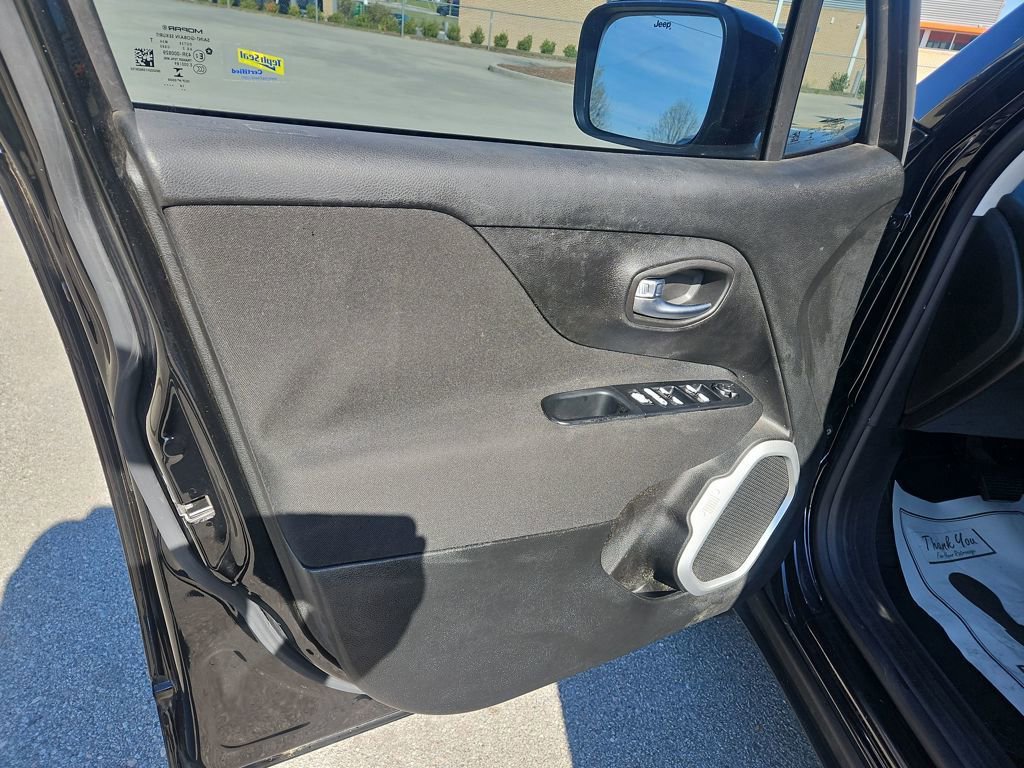 Used 2018 Jeep Renegade Latitude image 16