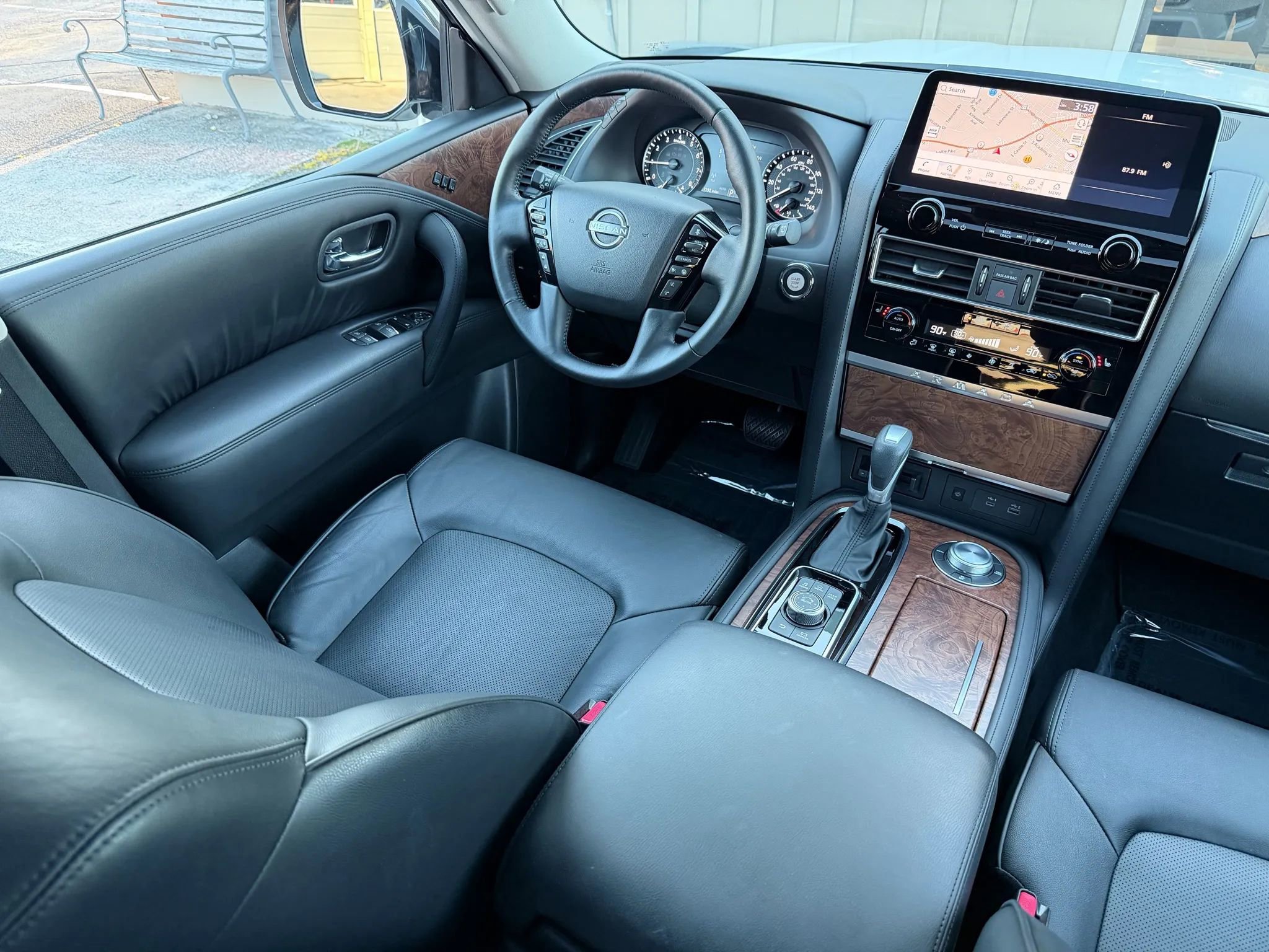 Used 2024 Nissan Armada SL w/ Captain's Chairs Package image 11