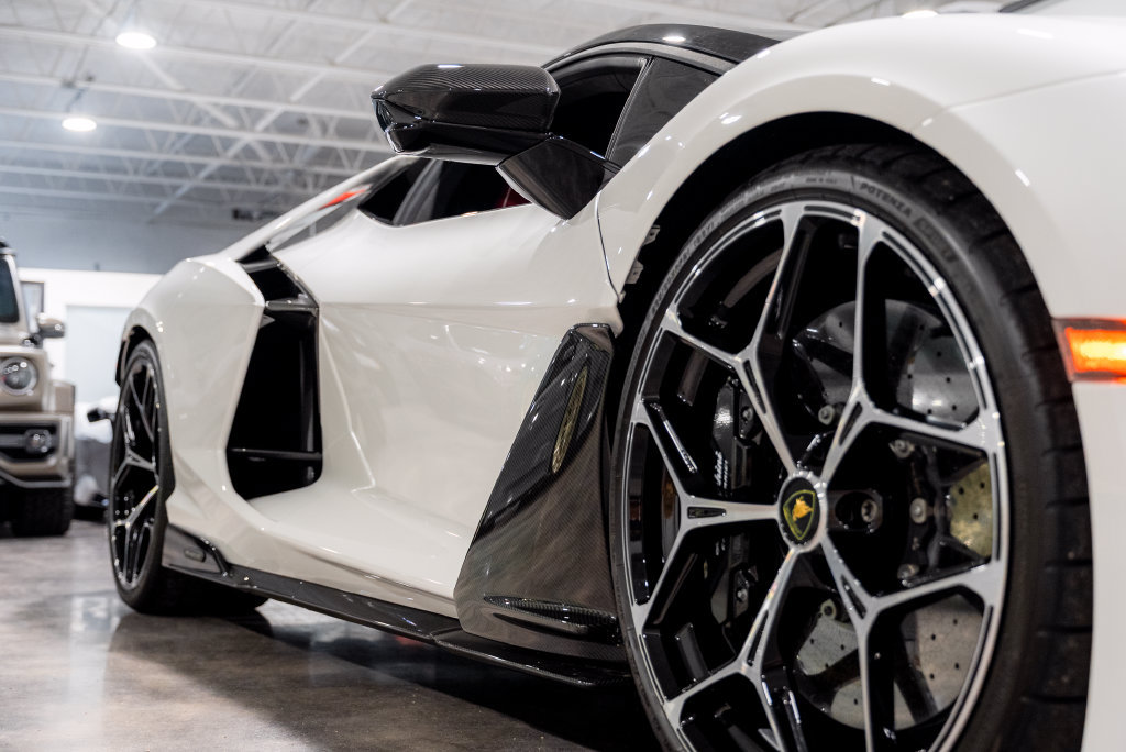 Used 2025 Lamborghini Revuelto AWD/4WD image 9