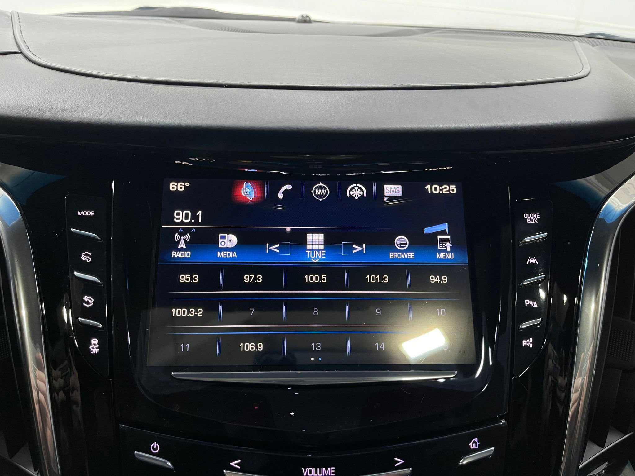 Used 2018 Cadillac Escalade Platinum AWD/4WD image 25