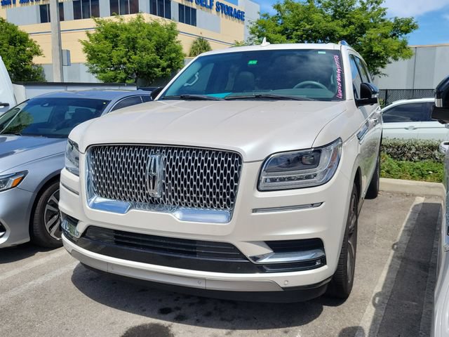 Used 2018 Lincoln Navigator Select RWD image 3
