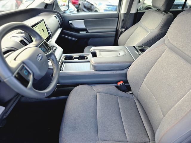 Used 2025 Ford Expedition Active image 18