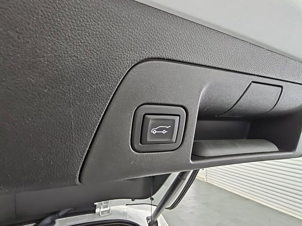 Used 2023 Buick Envision Avenir image 38