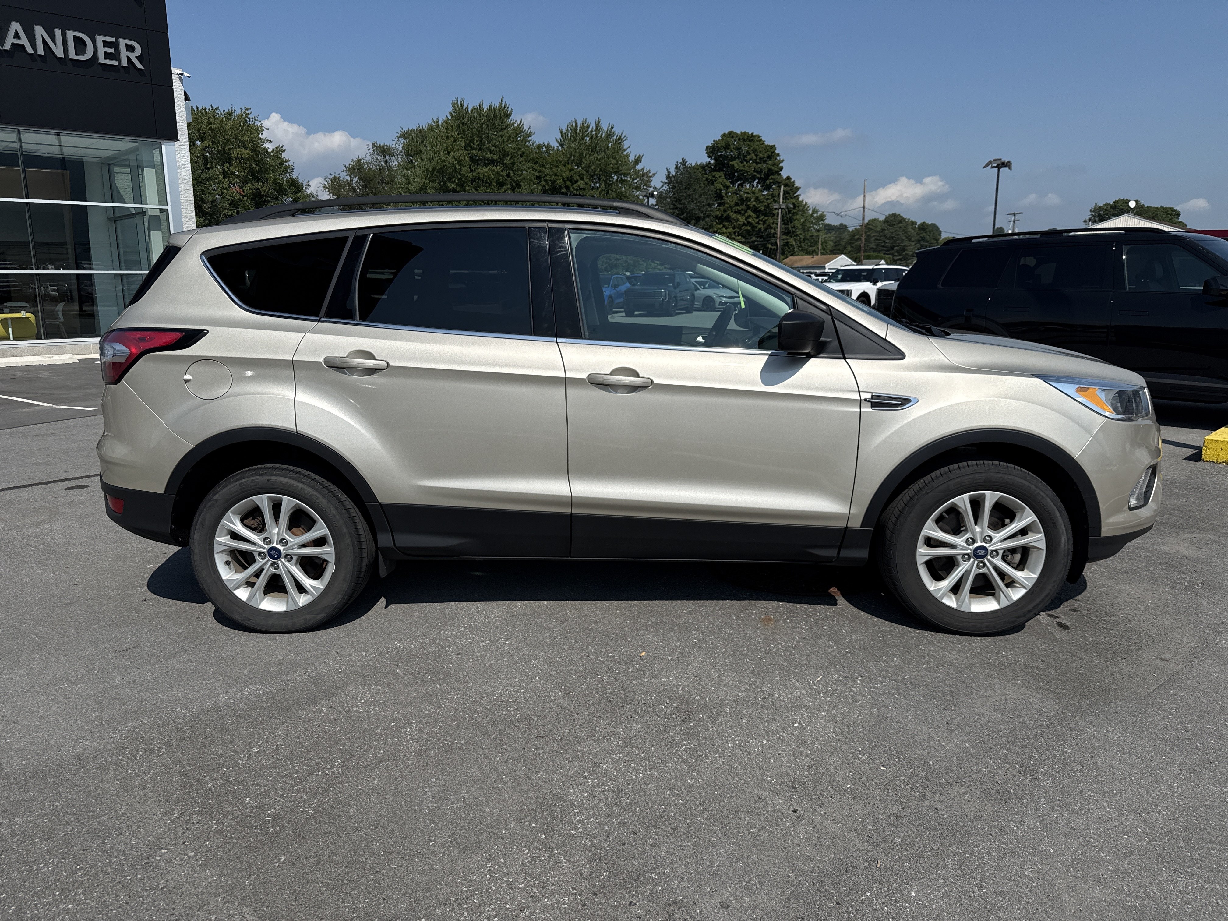 Used 2018 Ford Escape SE AWD/4WD image 2