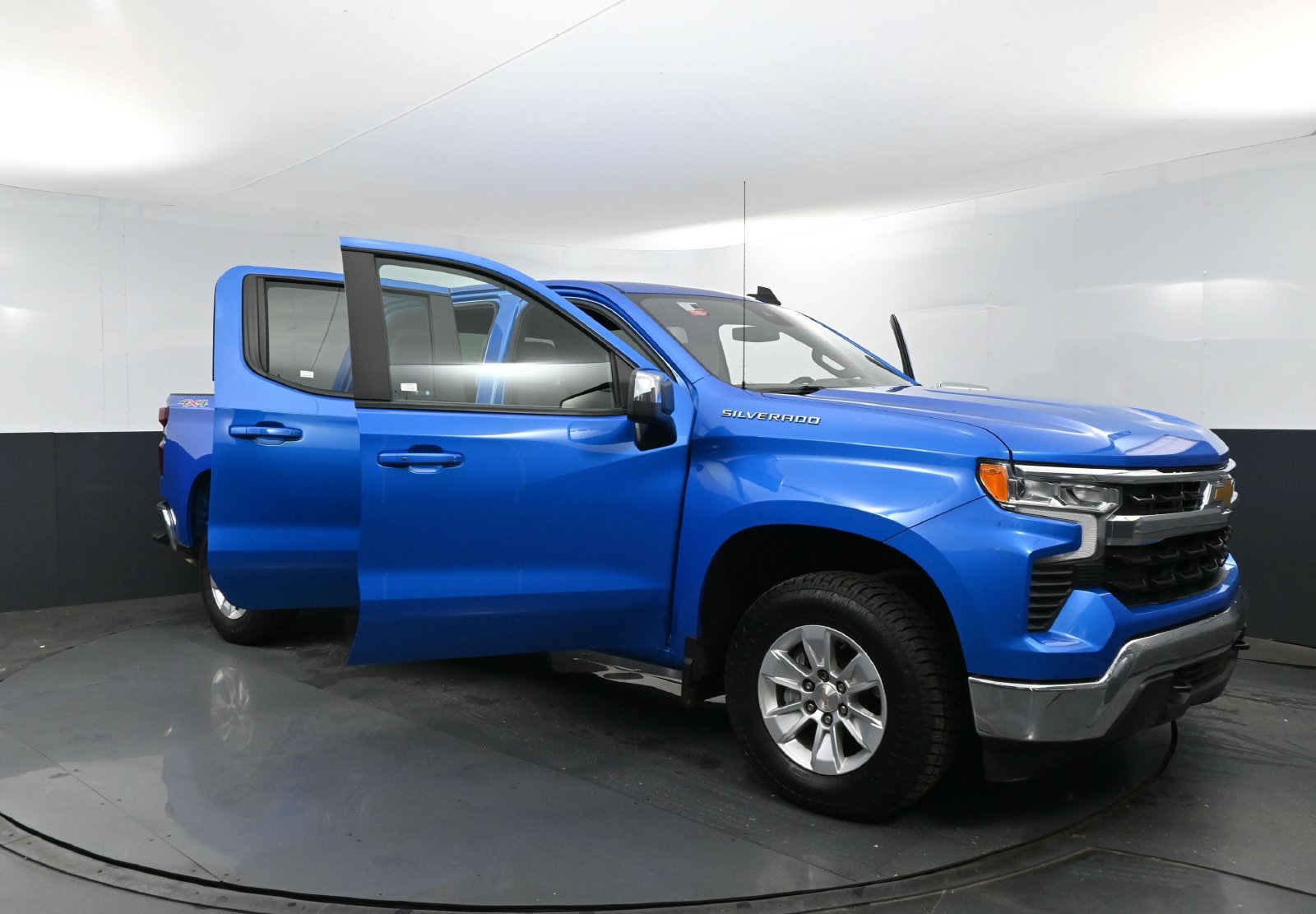 Used 2025 Chevrolet Silverado 1500 LT AWD/4WD image 24