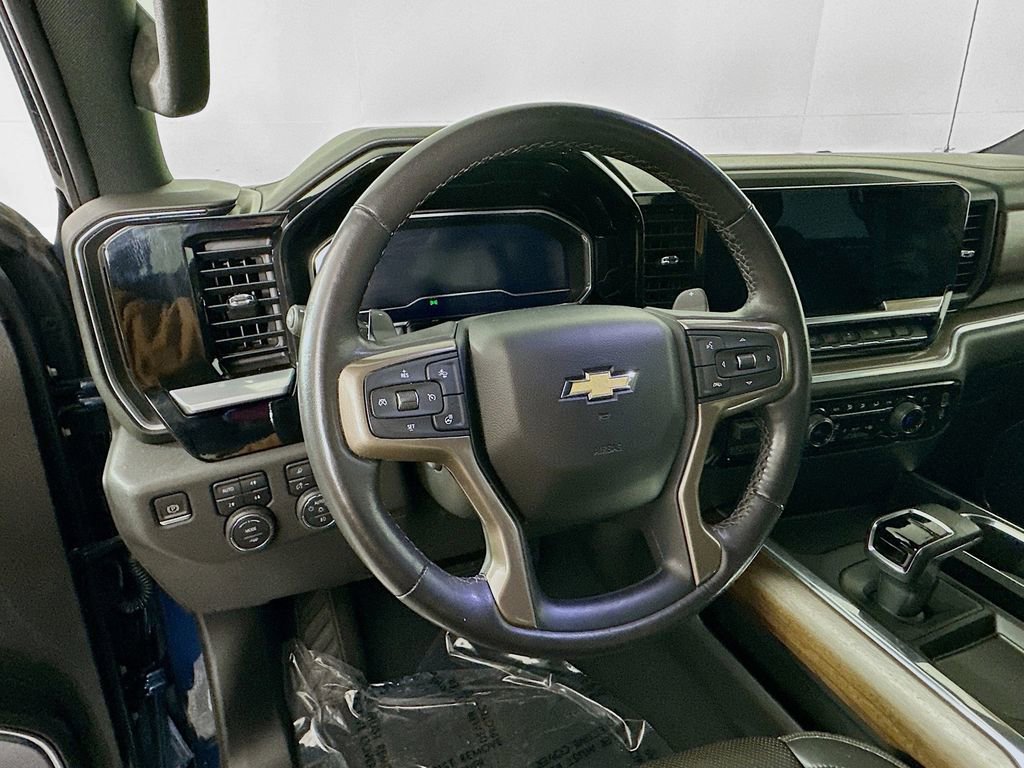 Used 2022 Chevrolet Silverado 1500 High Country w/ High Country Premium Package image 17