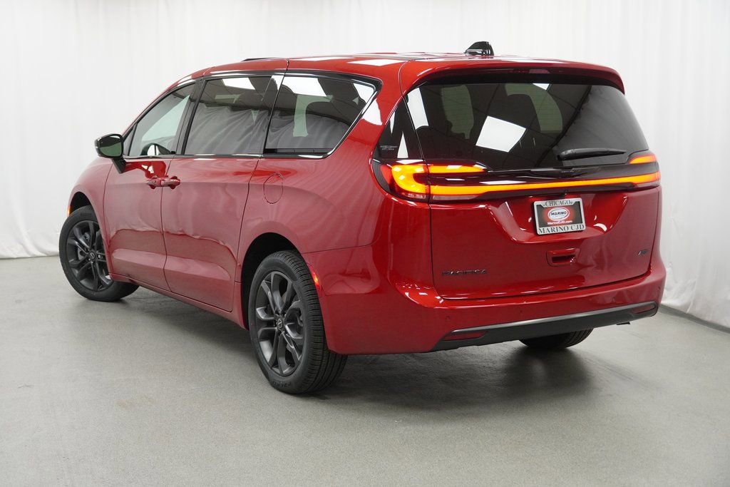 New 2026 Chrysler Pacifica Select image 13