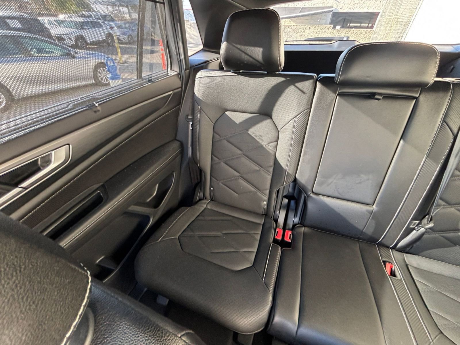 Used 2025 Volkswagen Atlas Cross Sport SE image 39