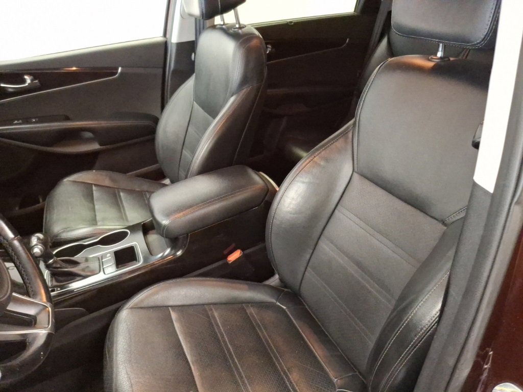 Used 2017 Kia Sorento EX image 16