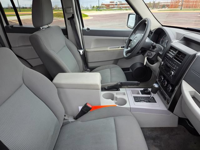 Used 2008 Jeep Liberty Sport w/ Popular Equipment Group AWD/4WD image 27