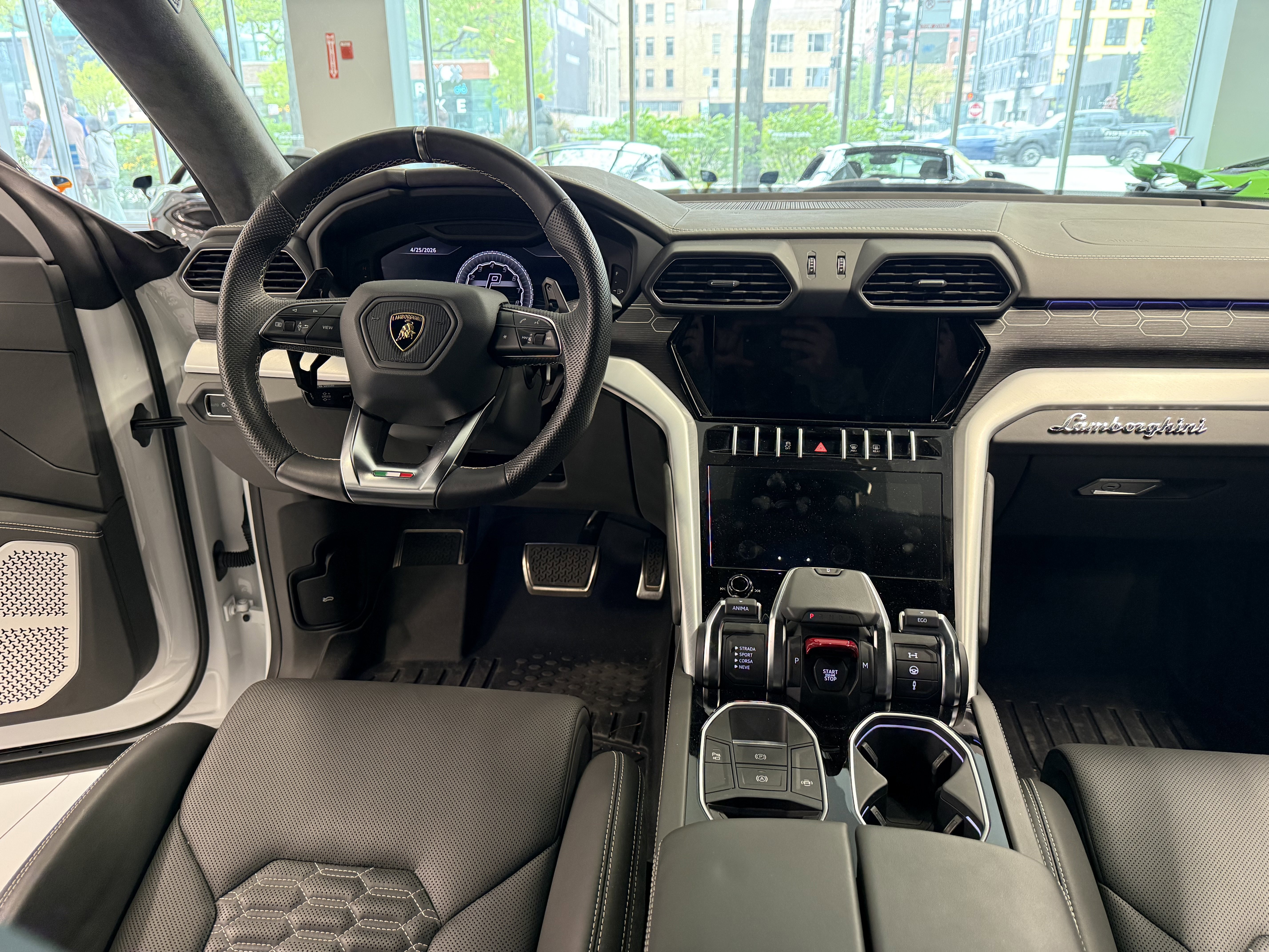 Used 2020 Lamborghini Urus AWD/4WD image 11