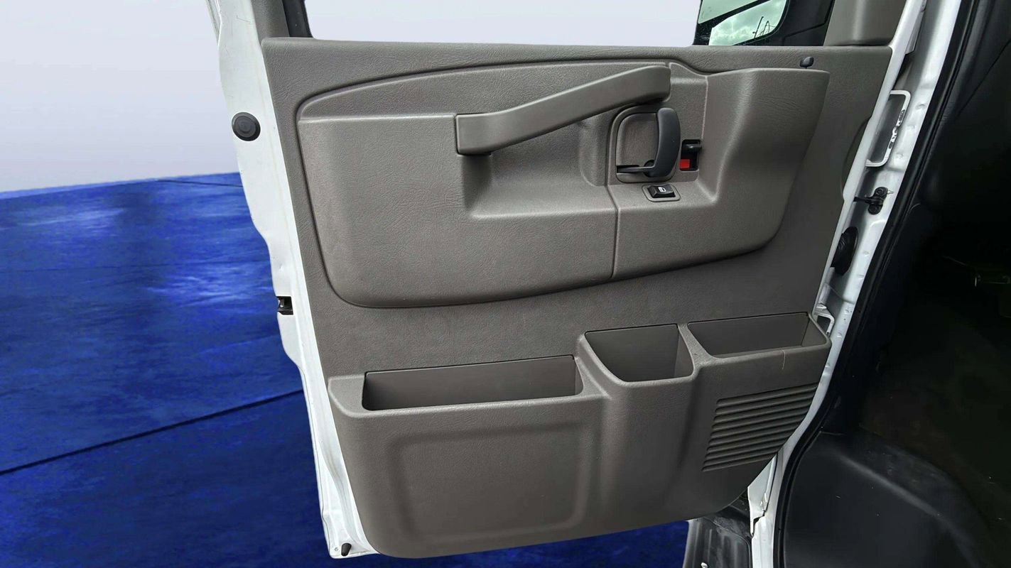 Used 2018 Chevrolet Express 3500 LT w/ LT Preferred Equipment Group RWD image 17