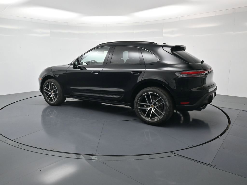 Certified 2026 Porsche Macan image 3