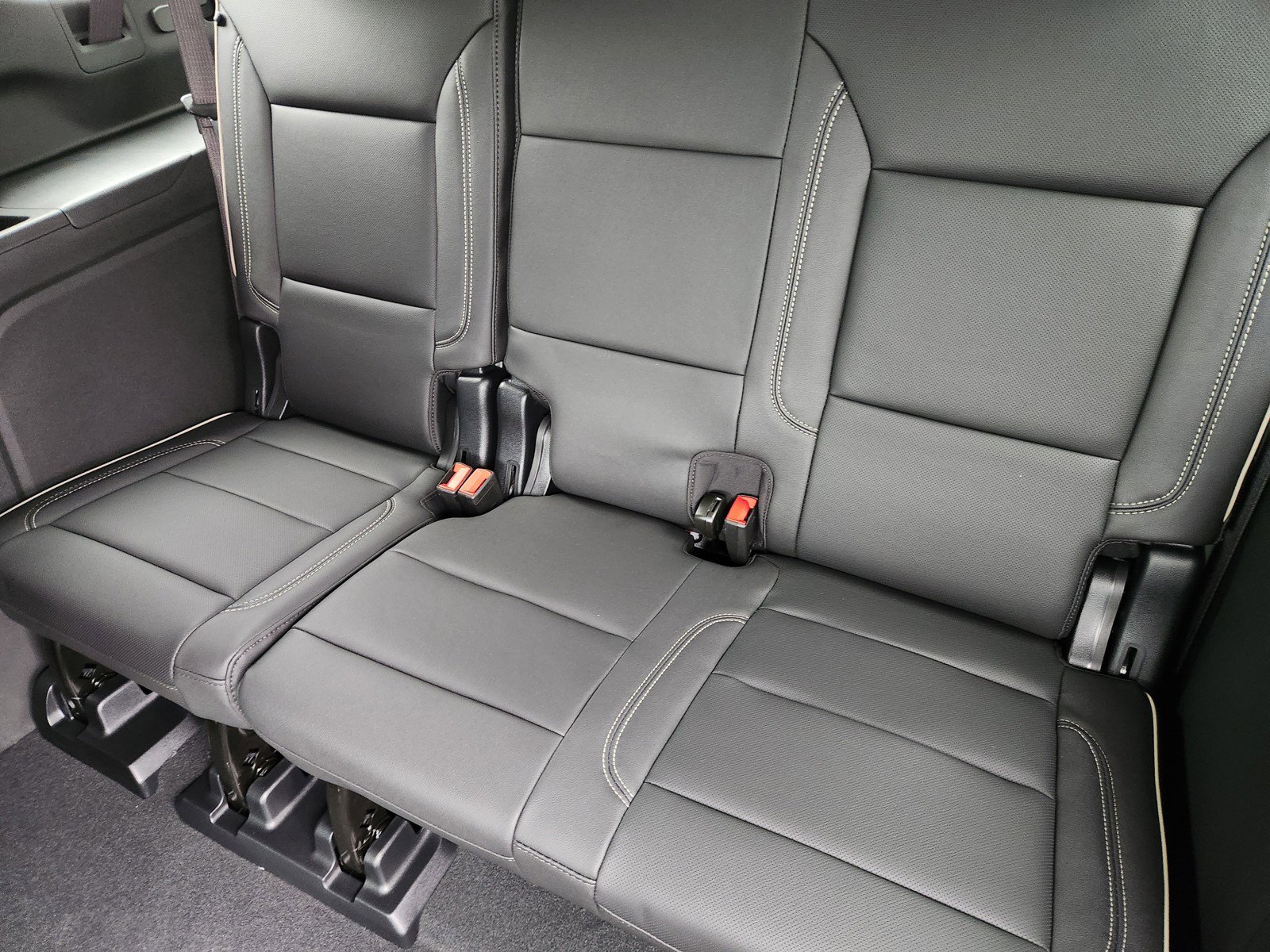 New 2026 Chevrolet Suburban Premier image 23