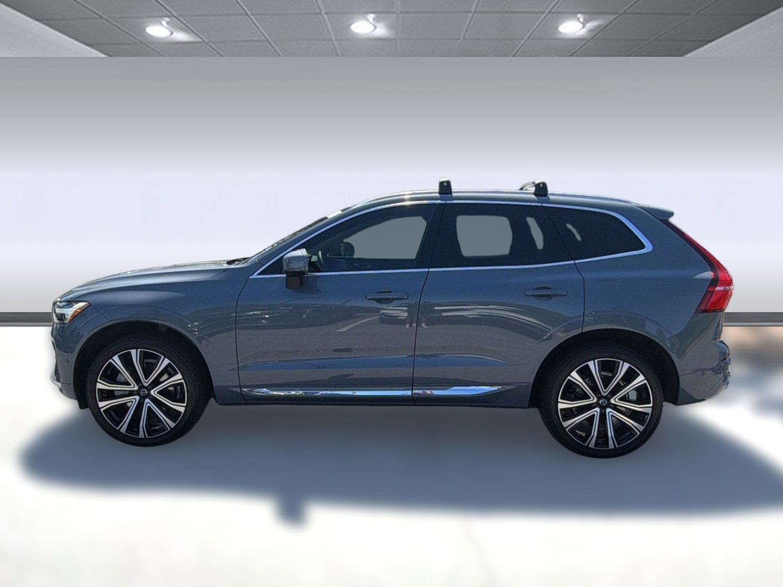 Certified 2023 Volvo XC60 B5 Ultimate AWD/4WD image 2