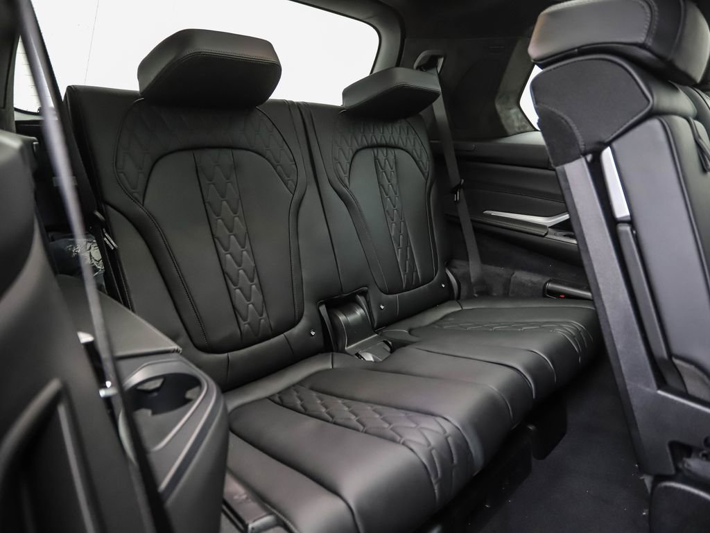 Used 2025 BMW X7 M60i image 31