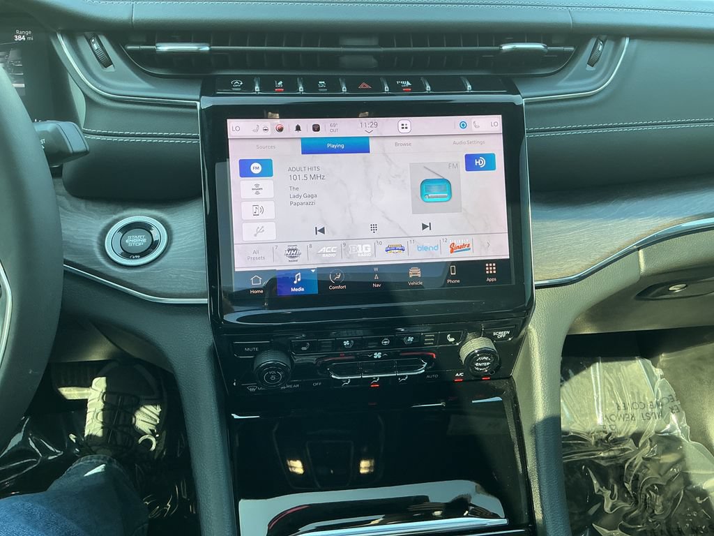 Certified 2023 Jeep Grand Cherokee Overland AWD/4WD image 20