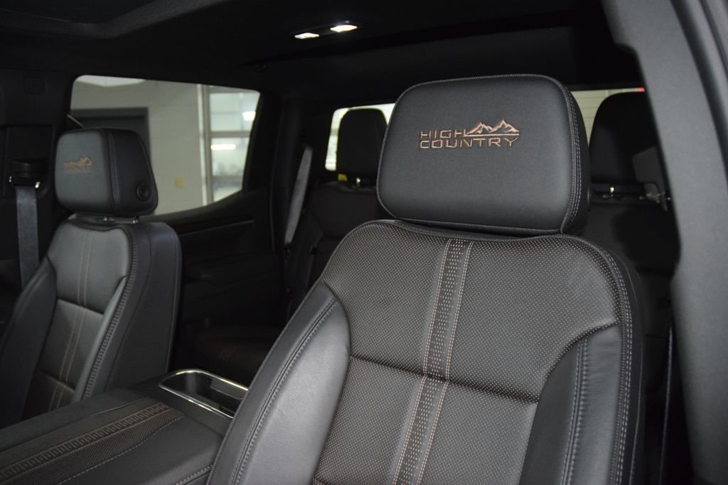 Used 2025 Chevrolet Silverado 1500 High Country w/ High Country Premium Package AWD/4WD image 42