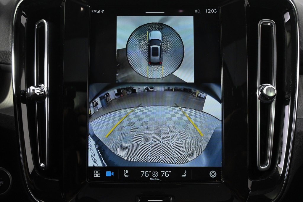 Used 2025 Volvo XC40 B5 Plus image 29