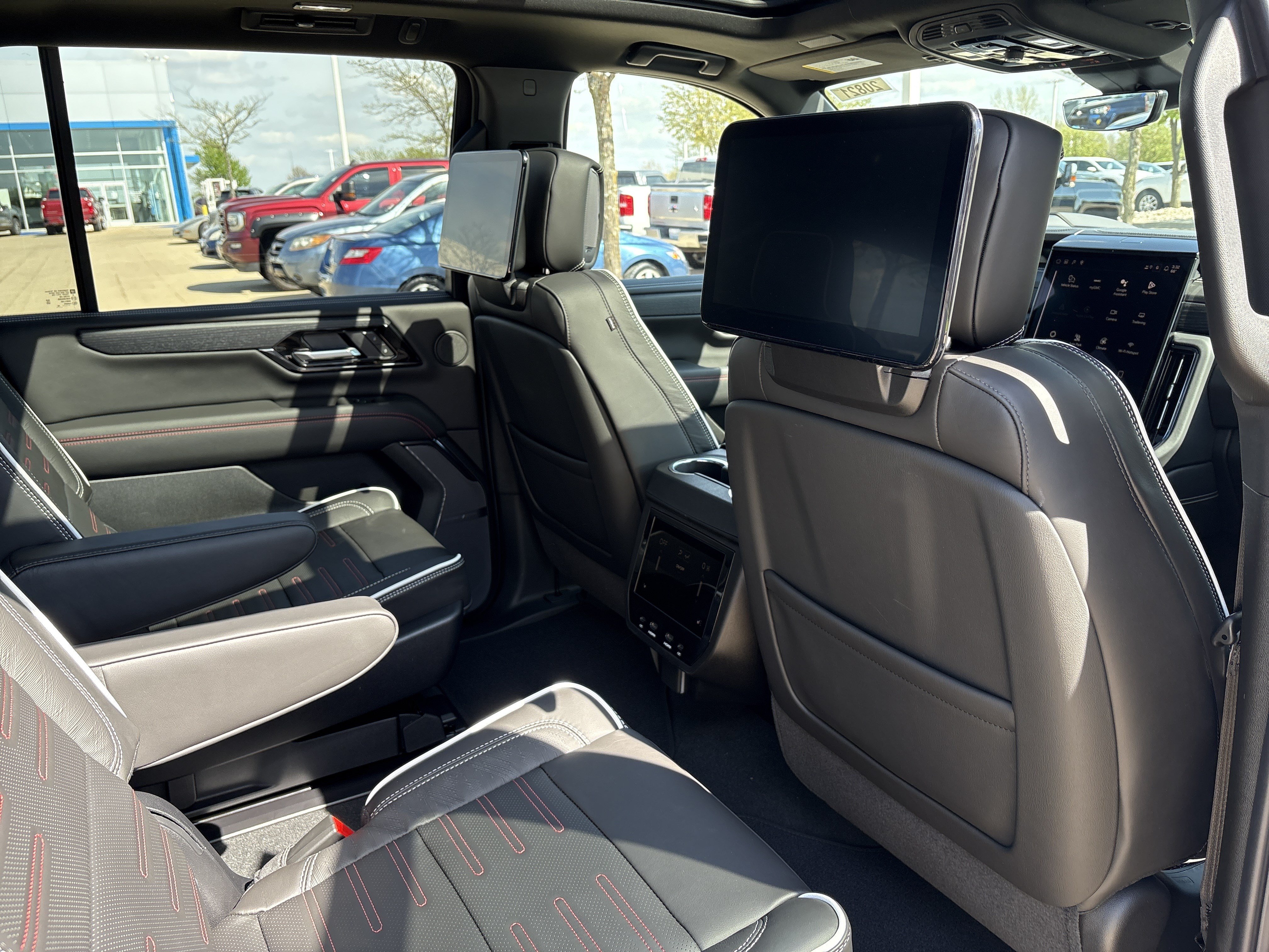 New 2026 GMC Yukon XL AT4 Ultimate AWD/4WD image 16