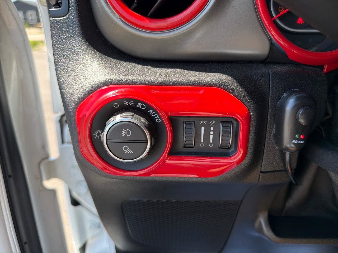 Used 2021 Jeep Gladiator Rubicon AWD/4WD image 13