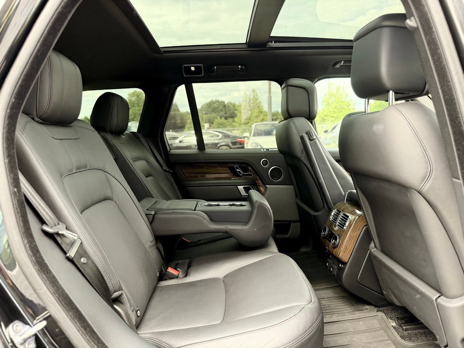 Used 2018 Land Rover Range Rover Supercharged AWD/4WD image 24