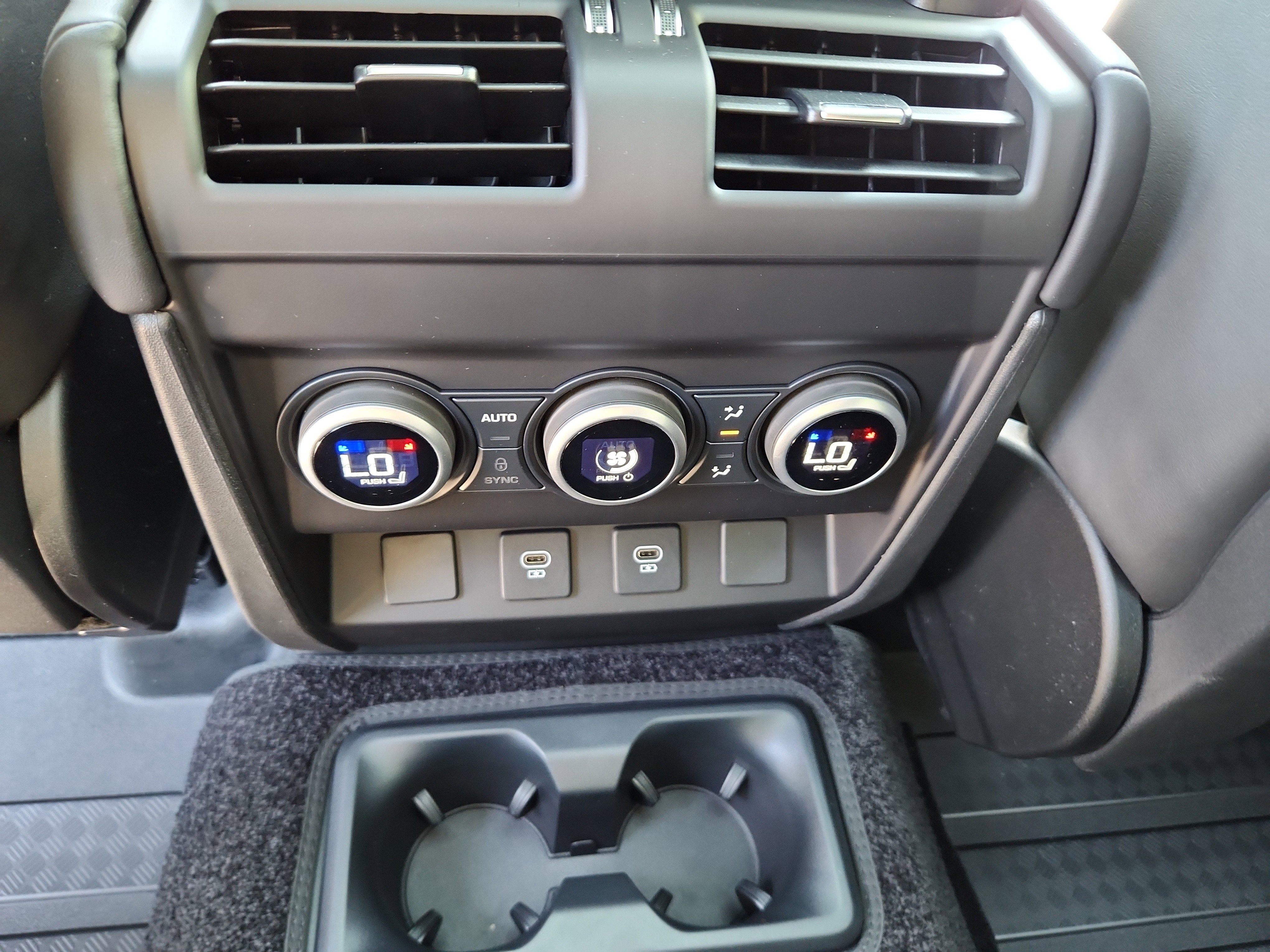 Used 2025 Land Rover Defender 130 S image 24