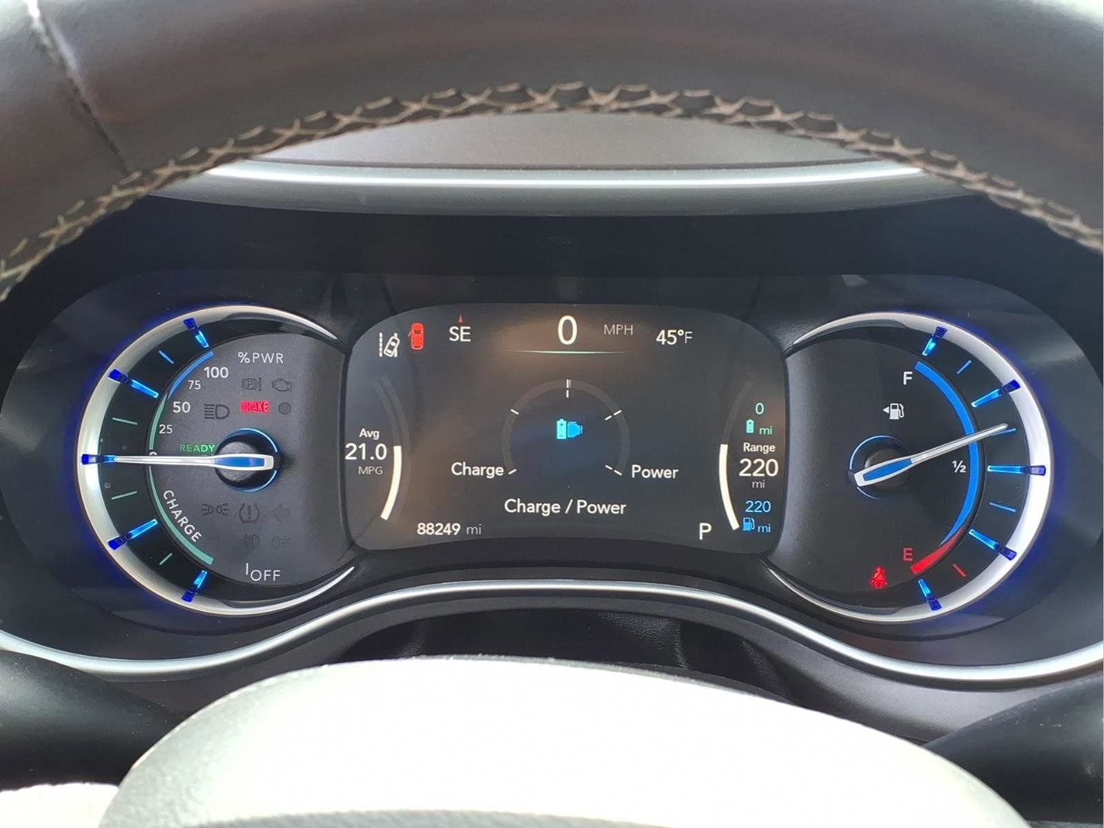 Used 2023 Chrysler Pacifica Touring-L image 12