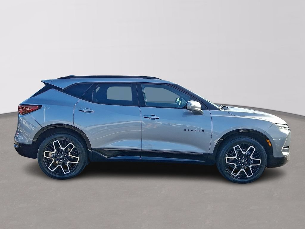 Used 2025 Chevrolet Blazer RS w/ Driver Confidence II Package AWD/4WD image 7