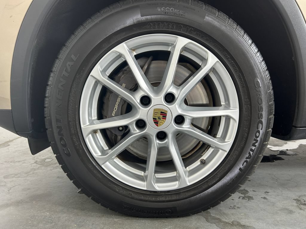 Used 2016 Porsche Cayenne AWD/4WD image 11