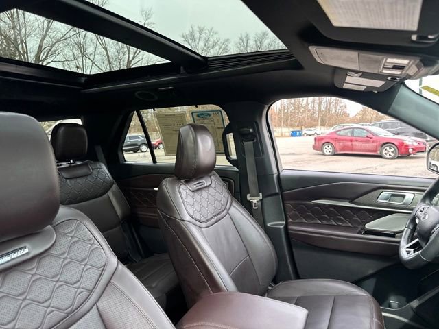 Used 2025 Ford Explorer Platinum w/ Ultimate Package image 27