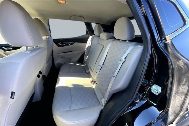 Used 2017 Nissan Rogue Sport SV w/ SV Premium Package image 16