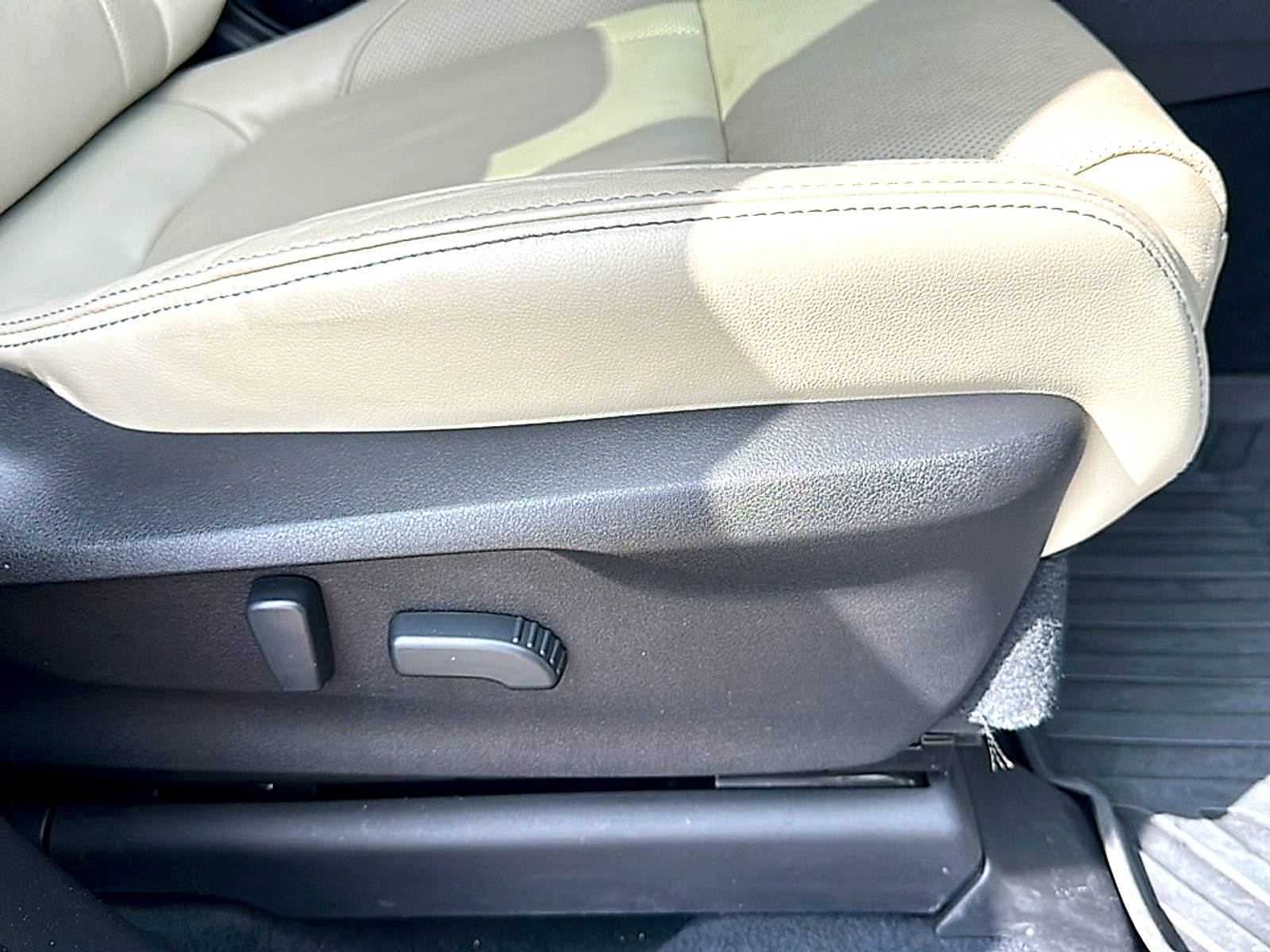 Used 2020 Subaru Ascent Limited w/ Technology Package AWD/4WD image 26