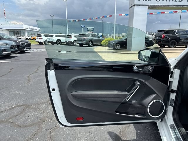 Used 2015 Volkswagen Beetle R-Line FWD image 10