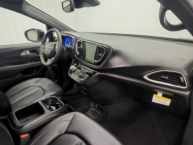 Used 2025 Chrysler Pacifica Select FWD image 28