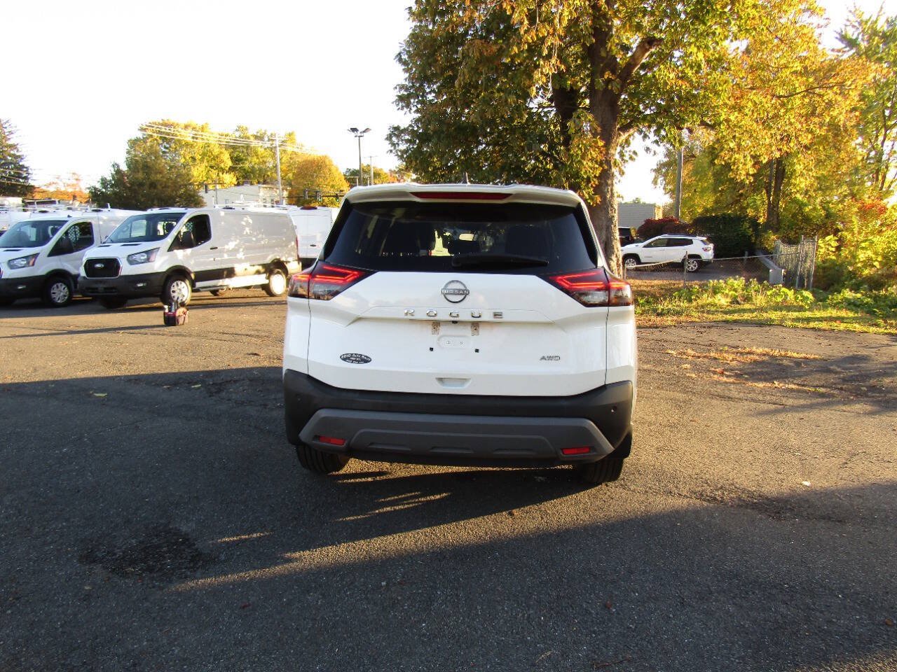 Used 2023 Nissan Rogue S AWD/4WD image 3
