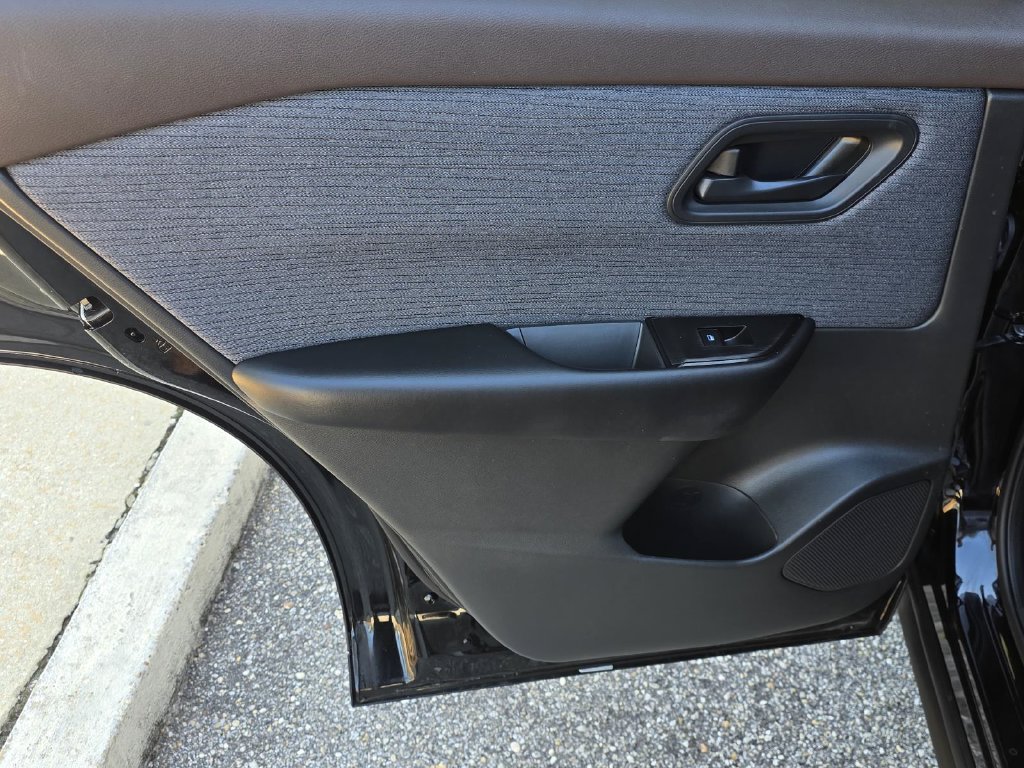 Used 2023 Nissan Rogue S FWD image 31