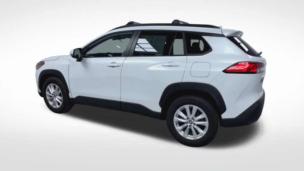 Certified 2024 Toyota Corolla Cross LE image 7