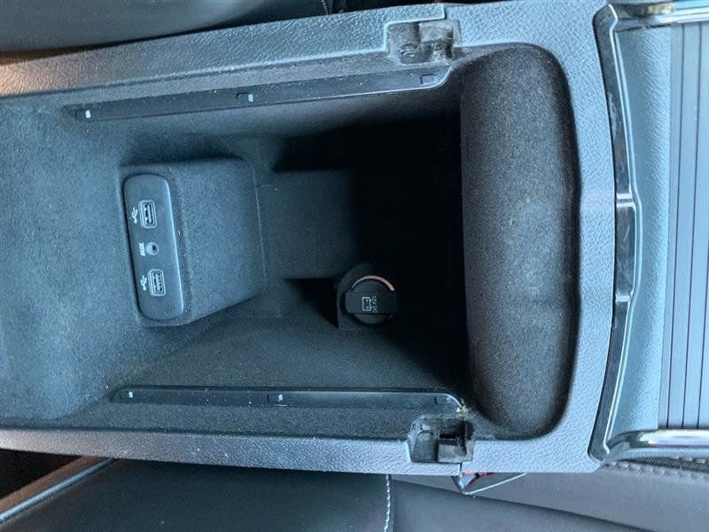 Used 2018 Chrysler 300 S image 33