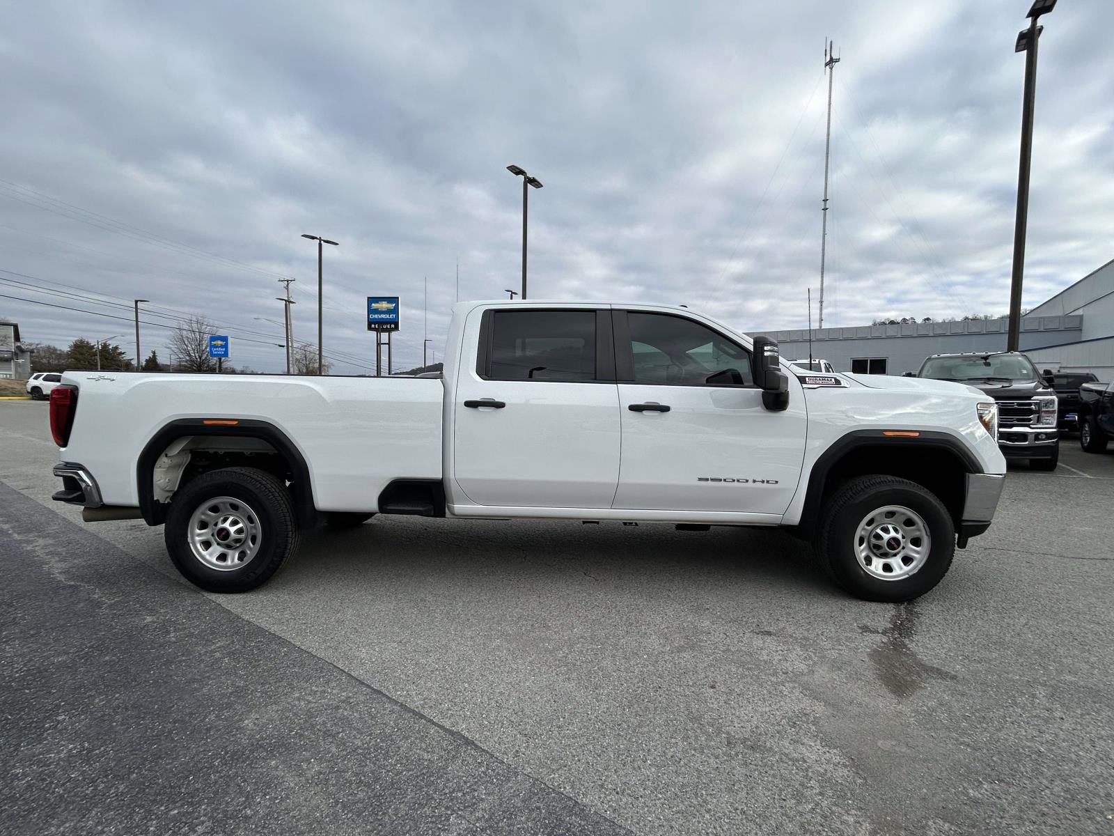 Used 2023 GMC Sierra 3500 Pro w/ Convenience Package image 2