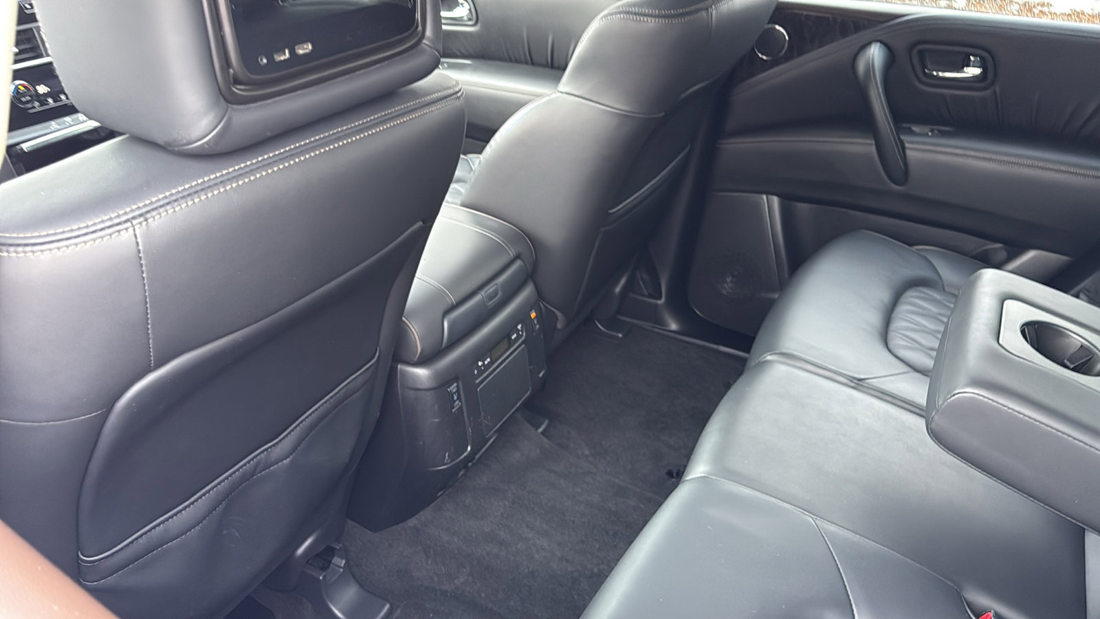 Used 2022 Nissan Armada Platinum image 32