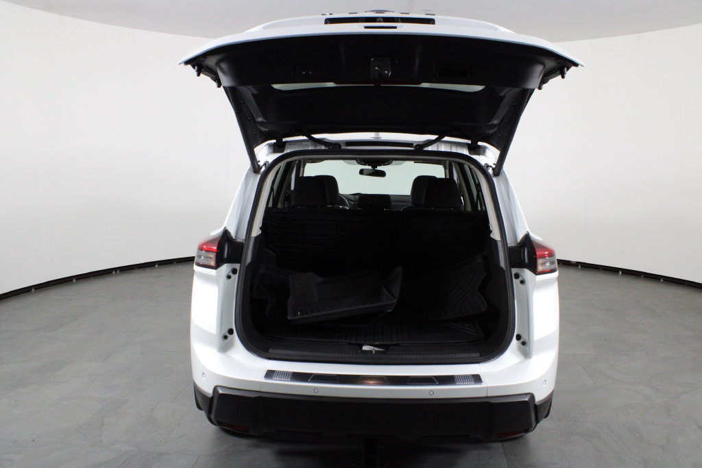 Certified 2024 Nissan Rogue SV w/ SV Premium Package FWD image 17