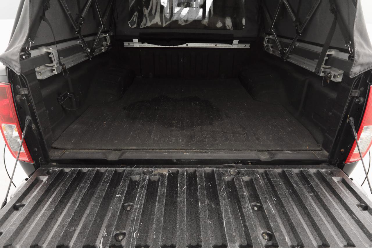 Used 2015 Nissan Frontier PRO-4X image 34